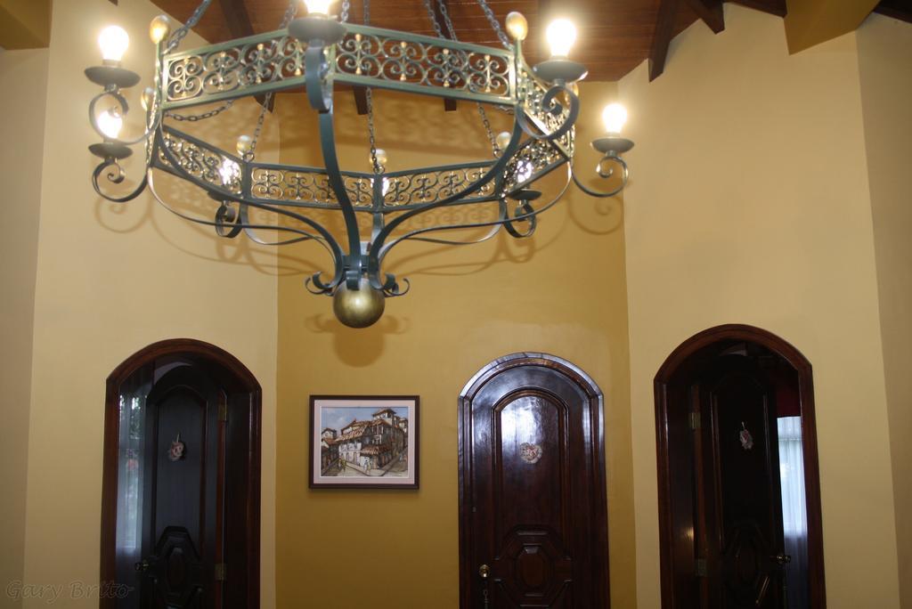 Hostal Saint Mary'S Табабела Экстерьер фото